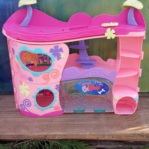 My Littlest Pet Shop pink cozy care adoption center